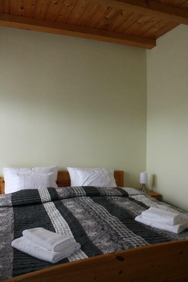 Kedvenc Vendeghaz Hotel Мисколк Екстериор снимка