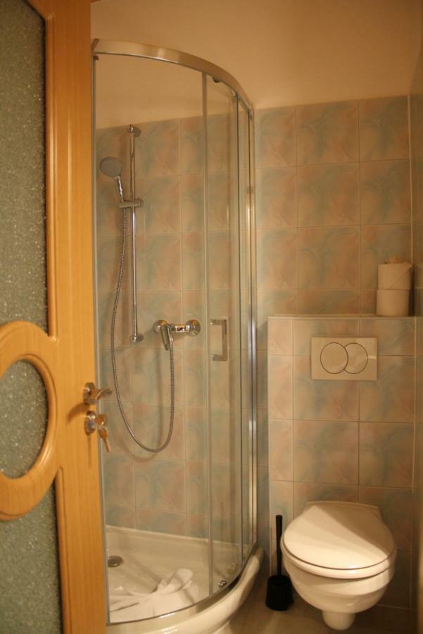 Kedvenc Vendeghaz Hotel Мисколк Екстериор снимка