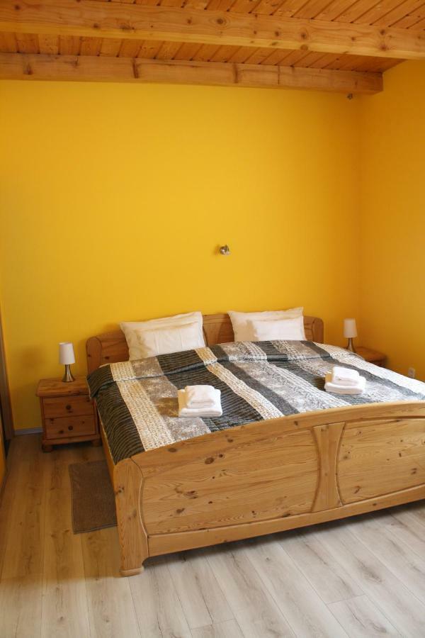 Kedvenc Vendeghaz Hotel Мисколк Екстериор снимка