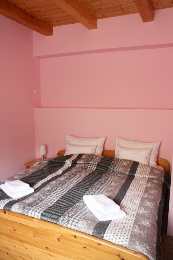 Kedvenc Vendeghaz Hotel Мисколк Екстериор снимка