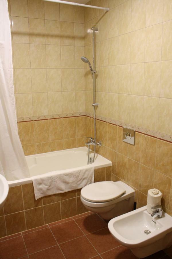 Kedvenc Vendeghaz Hotel Мисколк Екстериор снимка
